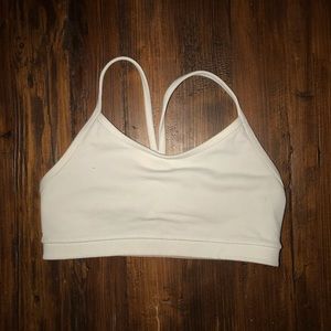 🍋 White Lululemon Flow Y Bra 🍋